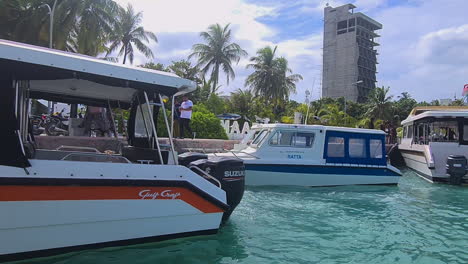 Hafen-Auf-Der-Insel-Maafushi,-Malediven