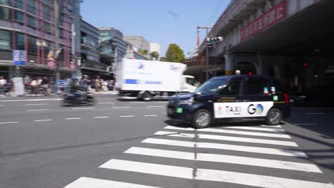 Taxi-In-Japan,-Tokio,-Japanische-Straßen