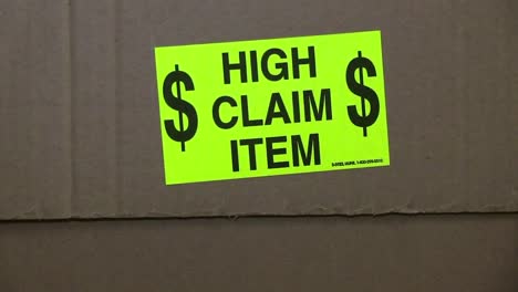 High-Claim-Item-Reflective-Sticker-On-Cardboard-Box-Shipping-Package
