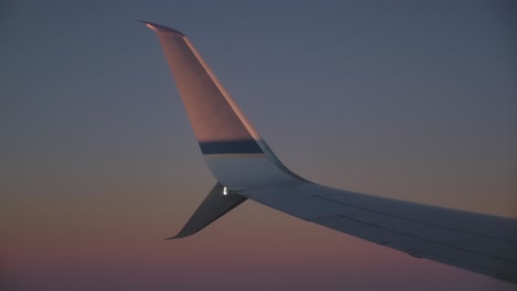 Split-Tip-Winglet-Design-Der-Boeing-737-Max-Im-Flug-In-Der-Abenddämmerung