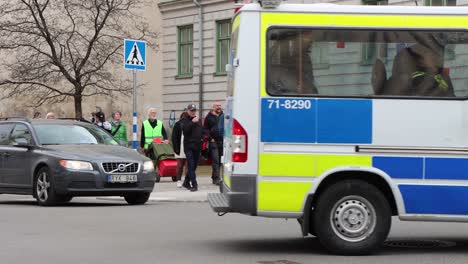 Nahaufnahme-Von-Polizisten-Und-Journalisten-Bei-Einer-Demonstration-In-Stockholm