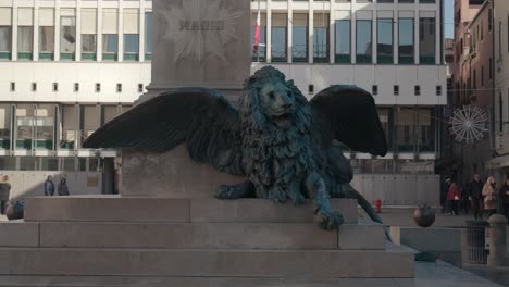 Statue-of-Daniele-Manin-in-Venice's-Campo-Manin