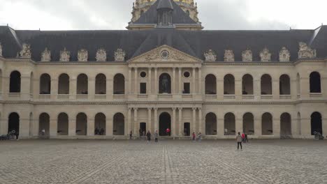 Main-Entrance-to-Les-Invalides-and-Visitors-Taking-Pictures