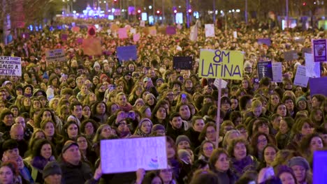 Miles-De-Personas-Participan-En-Una-Manifestación-En-El-Día-Internacional-De-La-Mujer.