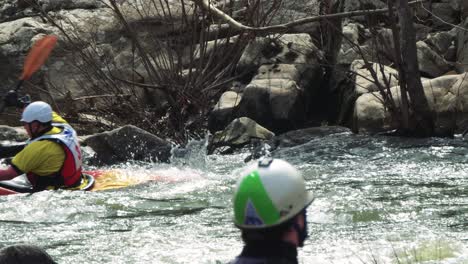 Corredor-De-Kayak-De-Aguas-Bravas