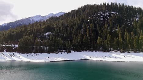 Scenic-shot-with-drone-of-Lake-Kachess-and-mountain-with-evergreen-trees-in-Washington-State