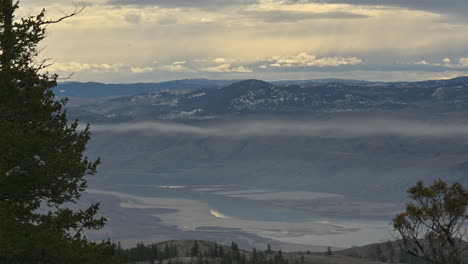 Siluetas-Del-Amanecer-En-Los-Horizontes-De-Las-Tierras-Altas