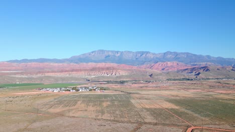 Idyllic-Scenery-Of-Fields-And-Mountains-In-Hurricane-City,-Utah,-USA---Aerial-Drone-Shot