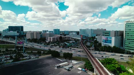 Werbetafeln-In-Der-Innenstadt-Von-Miami,-Florida,-USA,-Luftaufnahme
