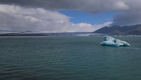Iceberg-in-Cold-Glacial-Water-Under-Glacier,-Iceland