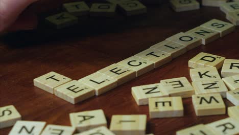 El-Crucigrama-De-Votación-Y-Elecciones-Está-Hecho-Con-Fichas-De-Letras-De-Scrabble.