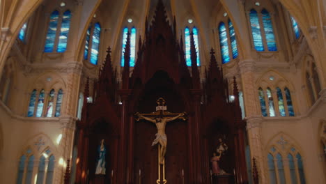 Estatua-De-Jesus-Dentro-De-La-Iglesia