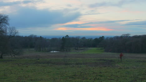 Vista-De-Perfil-De-Lyme-Park-Al-Atardecer-En-Greater-Manchester,-Inglaterra