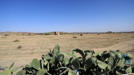Fernsicht-Auf-Römische-Ruinen-In-Der-Wüstenlandschaft-Von-Sbeitla-In-Tunesien