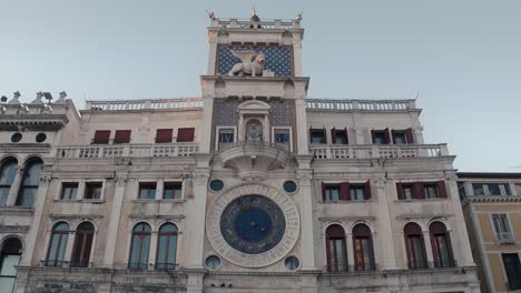 Histórica-Torre-Del-Reloj-Astronómico-En-Venecia