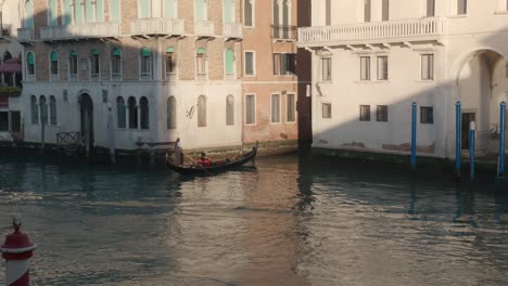 Solo-gondola-gliding-on-serene-Venetian-canal,-Italy