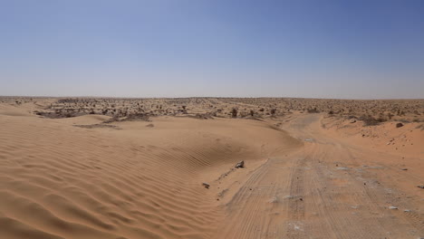 Vast-expanse-of-the-arid-Jeil-desert-in-Tunisia-under-a-clear-blue-sky