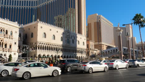 Las-Vegas-Boulevard-Traffic-in-Front-of-Venetian-Hotel-and-Casino-Resort,-Nevada-USA