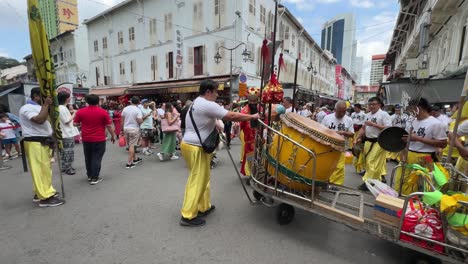 Lion-Dance-troupe-is-setting-up-pieces-of-types-of-equipment-before-the-performance-in-Chinatown,-Singapore