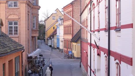 Colorful-facade-of-buildings-in-Gamla-staden,-Malmo