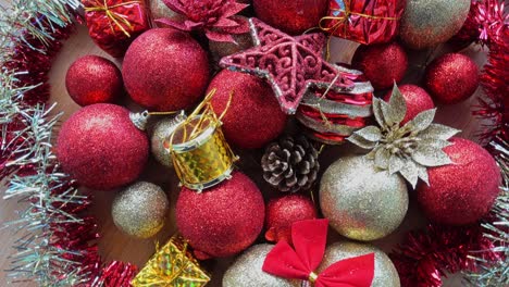 Close-Up-of-Golden-and-Red-Christmas-Balls-on-a-Christmas-Background