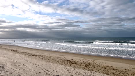 Slow-motion-pan-at-the-sea-with-waves-at-a-cloudy-day