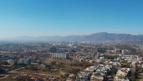 Luftaufnahme-Von-Islamabad-Mit-Den-Margalla-Hügeln-Im-Hintergrund
