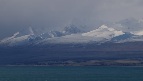 Lake-Pukaki-mountain-views-with-fresh-snow,-New-Zealand
