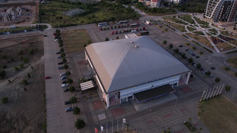 Drohnenaufnahme-Der-Topolica-Sporthalle-In-Bar,-Montenegro