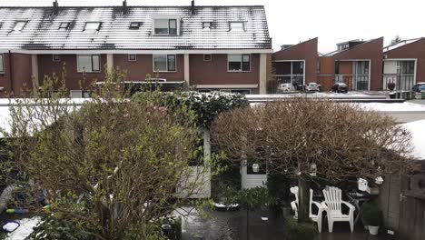 Zeitraffer-Der-Schneeschmelze-In-Einem-Viertel-In-Den-Niederlanden