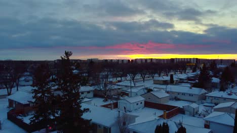 Wunderschöne-Winter-Luftaufnahmen-Der-Stadt-Winnipeg,-Kanada