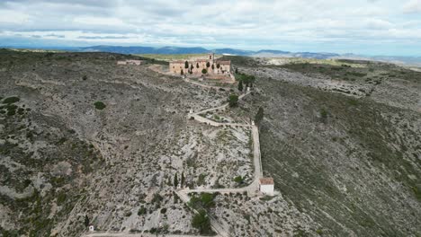 Bocairent-Kapelle-Auf-Einem-Hügel-In-Der-Region-Valencia,-Costa-Blanca,-Spanien---Luftaufnahme-4k