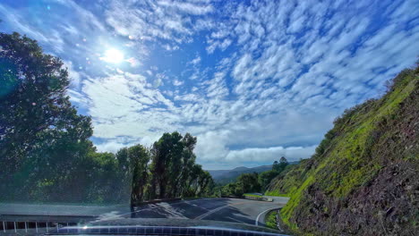 Conducir-Pov-En-Una-Carretera-Pavimentada-De-Hormigón,-Viaje-Por-Carretera,-Campo,-Rural,-Cuesta-Arriba