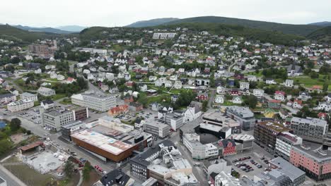 Harstad,-Norwegen-Stadtbild-Panorama,-Luftaufnahme-Von-Gebäuden,-Straßen-Und-Hafen