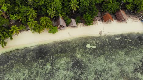Alojamiento-De-Vacaciones-En-Lumba-Lumba-Guesthouse-Resort-Tropical-En-La-Isla-De-Kri,-Raja-Ampa,-Indonesia