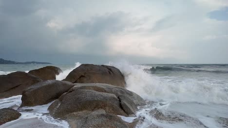 Waves-Crashing-on-Koh-Samui-Rocks,-Thailand---slow-motion
