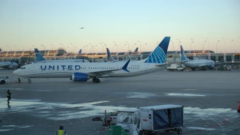 United-Airlines-Flugzeug---B737-Max-Am-Chicago-Ord-Airport-Nach-Schub