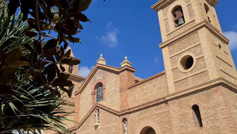 Iglesia-Católica-Parroquial-En-El-Centro-De-Torrevieja,-España