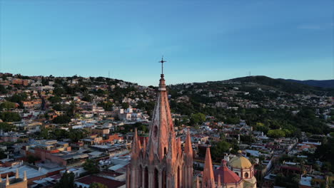 Rückflug-Der-Drohne-über-Dem-Zentrum-Von-San-Miguel-De-Allende