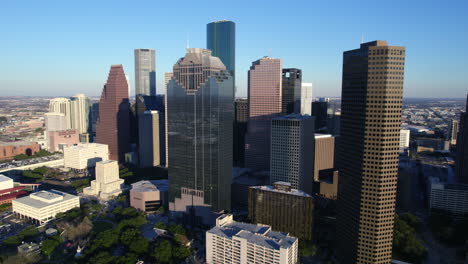 Centro-De-Houston-Tx-Usa,-Toma-Cinematográfica-De-Rascacielos-Y-Torres-Con-Drones