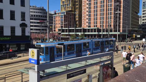 Traffic-in-Central-Oslo,-Norway,-Trams-and-People-Moving-on-Sunny-Summer-Day