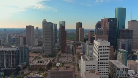 Vista-De-Drones-De-Edificios-En-El-Centro-De-Houston,-Texas.