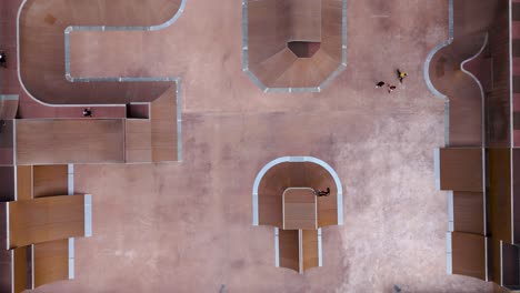 Top-down-aerial-view-showcases-Grammont's-skate-park,-abuzz-with-skaters