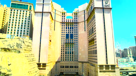 Anjum-Hotel,-located-near-Mecca's-central-hub,-exudes-luxury-and-grandeur-with-its-towering-presence