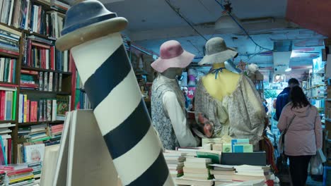 Librería-Peculiar-Librería-Acqua-Alta-En-Venecia