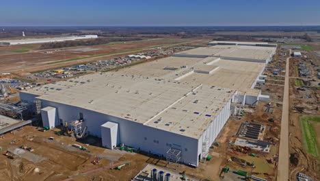 Revelación-Aérea-De-La-Enorme-Ciudad-Blueoval-De-Ford-Y-De-Sus-Instalaciones-De-Producción-De-Vehículos-Eléctricos-En-Stanton,-Tennessee.