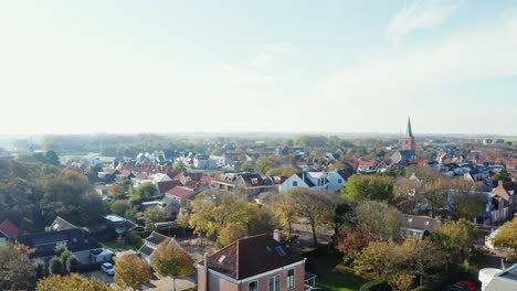 Ambiente-Matutino-Aéreo-Filmado-En-Domburg,-Países-Bajos,-Por-Un-Dron