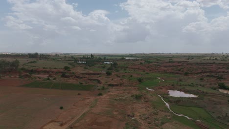 Panorama-Aéreo-Del-Paisaje-Rocoso-Con-Pozos-Mineros-Y-Estanques-En-La-Meseta,-Nigeria