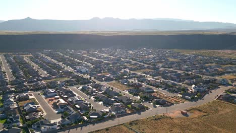 Vista-Panorámica-De-Los-Barrios-Del-Huracán-Utah---Toma-Aérea-De-Drones