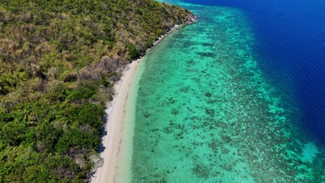 Drohnenaufnahmen-Eines-Tropischen-Strandes-In-Der-Nähe-Von-Palawan-Auf-Den-Philippinen